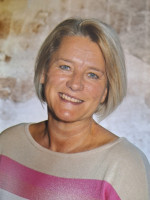 Csilla Mikònè Esküdt